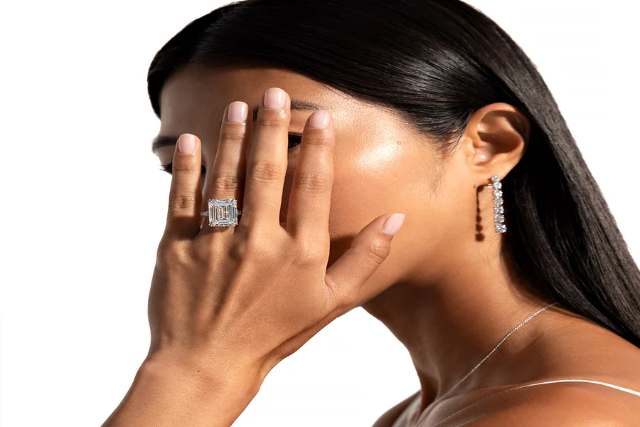What Makes Modern Engagement Rings Different From Traditional Designs? Engagement Rings
